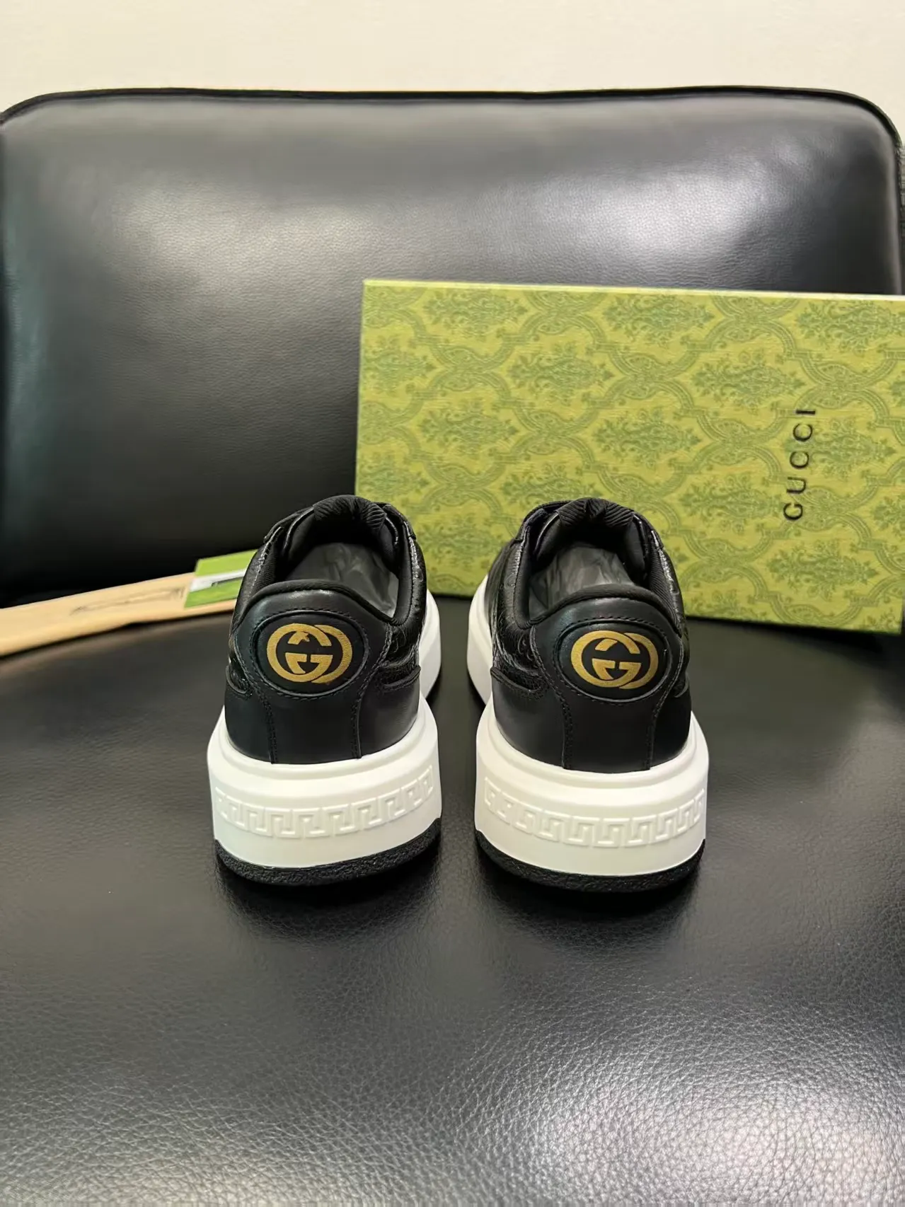 P460 new men's shoes GUCCI [Lightning] latest shoes are shipped. Original quality, fashionable, made of special materials, sheepskin lining, brand new packaging. The foot feels super comfortable and the workmanship is impeccable. Size: Male 38-45, No. 058
